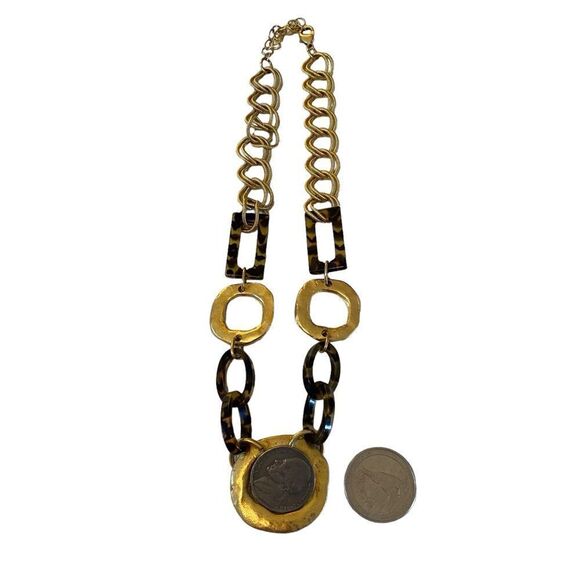 Tortoise & Hammered Goldtone Geometric Necklace. - Picture 5 of 5